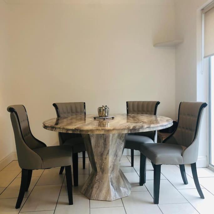 Вилла Townhouse Clifden: Located In The Heart Of Connemara Экстерьер фото