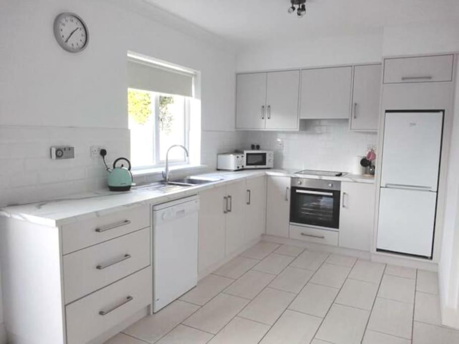 Вилла Townhouse Clifden: Located In The Heart Of Connemara Экстерьер фото