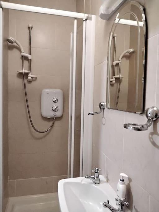 Вилла Townhouse Clifden: Located In The Heart Of Connemara Экстерьер фото
