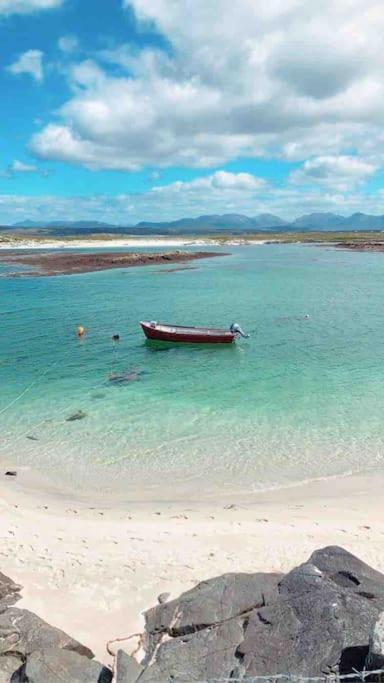 Вилла Townhouse Clifden: Located In The Heart Of Connemara Экстерьер фото